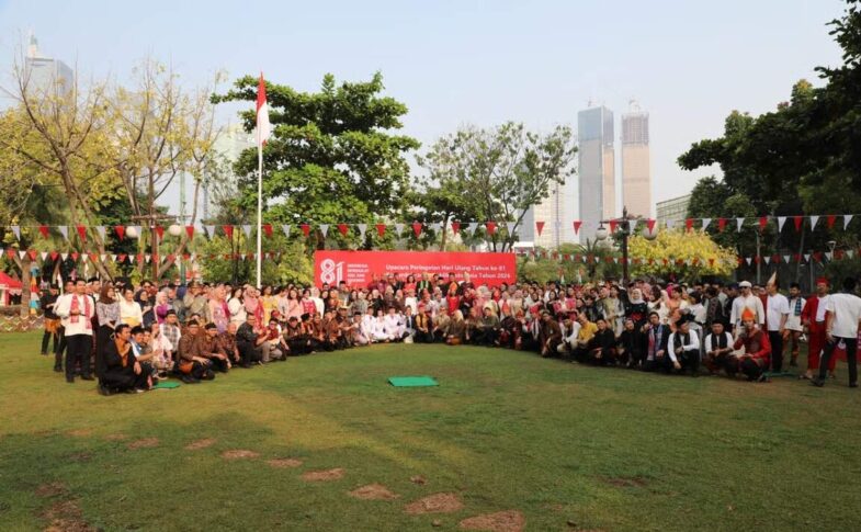 Semarak Kemerdekaan, Pekerja BRI Region 6 Tampil dalam Balutan Baju Adat dan Wastra Nusantara